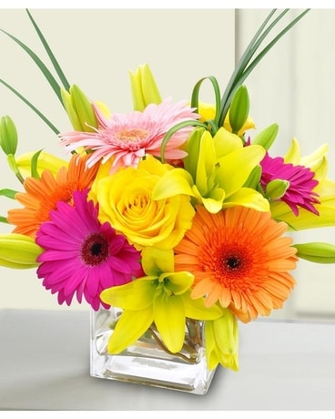 Alfa's Bright and Stunning Flower Arrangement